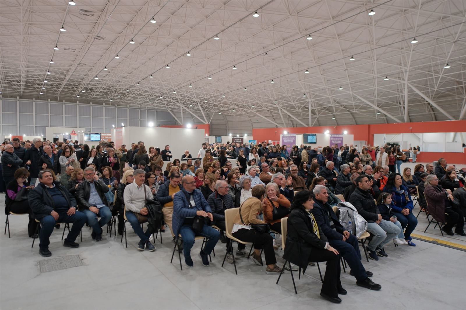 Il pubblico in platea a Mediterranea Village