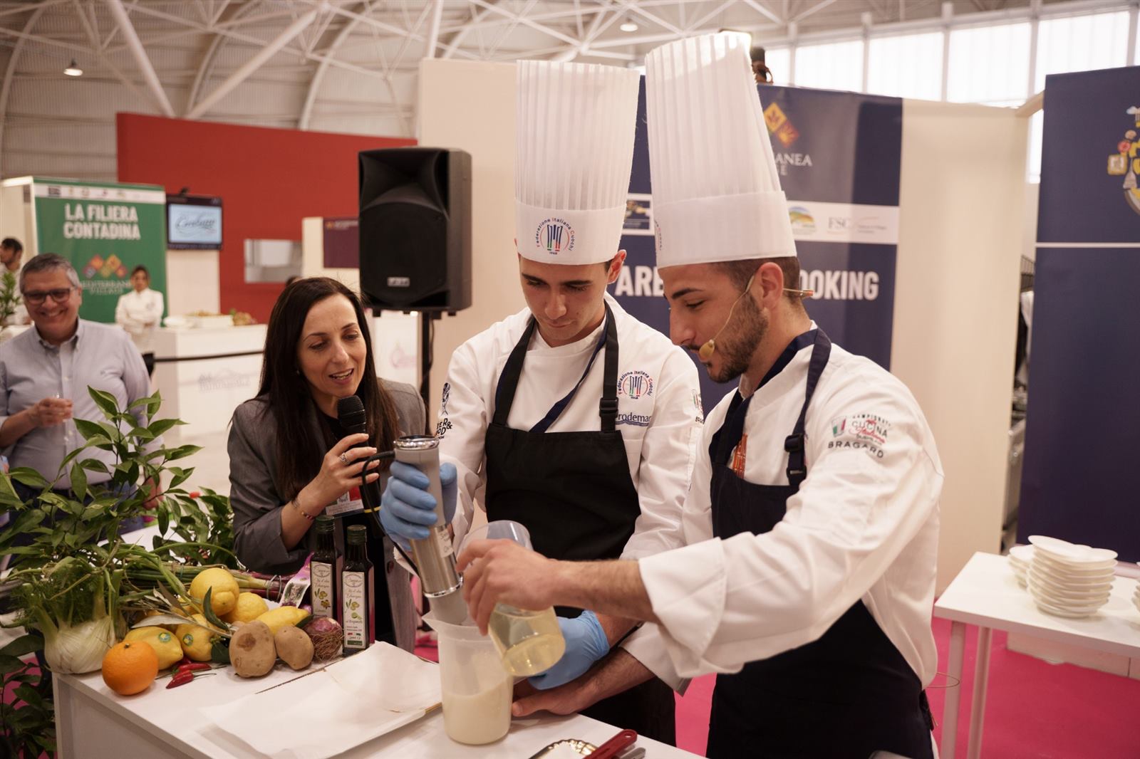Giovani chef degli istituti alberghieri in showcooking